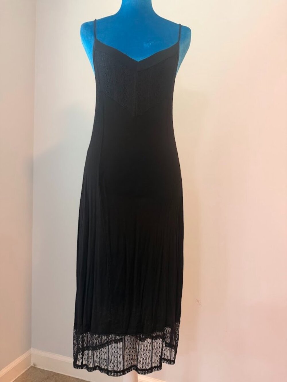 Olive + Oak Black Midi Dress Lace Trim Strappy Back Rayon Spandex Size M